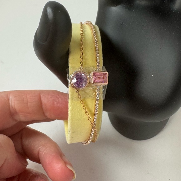 Swarovski Chroma bangle
Mixed cuts, Pink, Rose gold-tone plated - Picture 3 of 5
